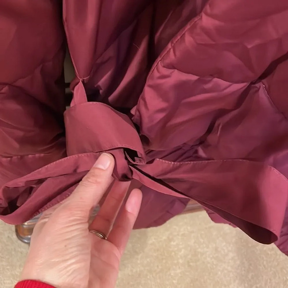 NWOT Universal Standard woman’s maroon puffer coat - Picture 4 of 13
